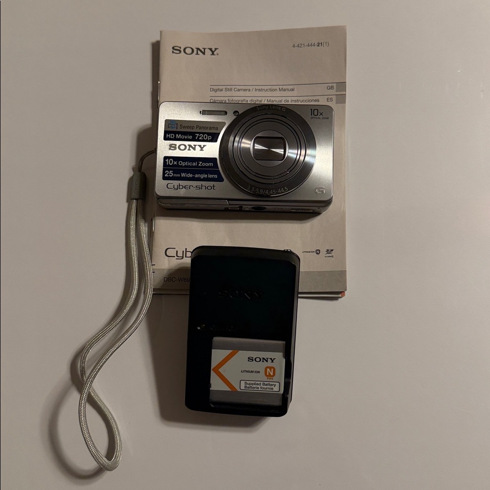 Sony Cyber-Shot DSC-W690 16.1MPCCD Digital Camera - Picture 11 of 13
